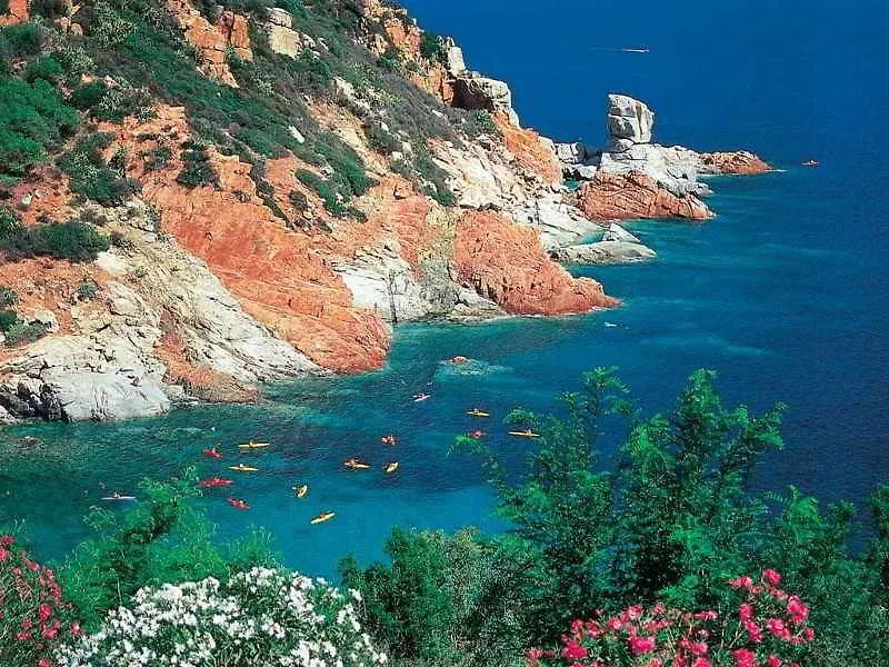Hotel blau monte turri à Àrbatax